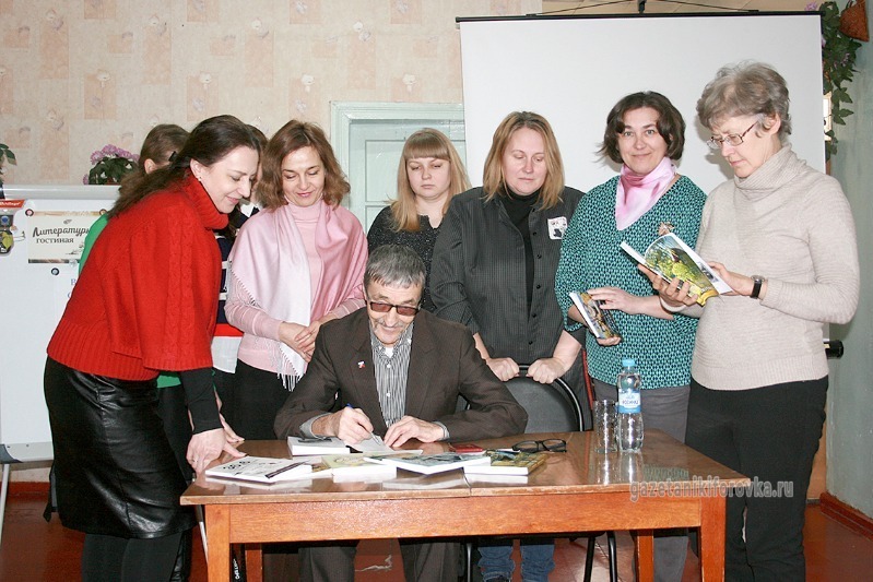 Встреча писателя с читателями. Егоша деревенский писатель.