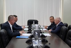 Евгений Первышов обсудил с руководителями думских фракций развитие региона