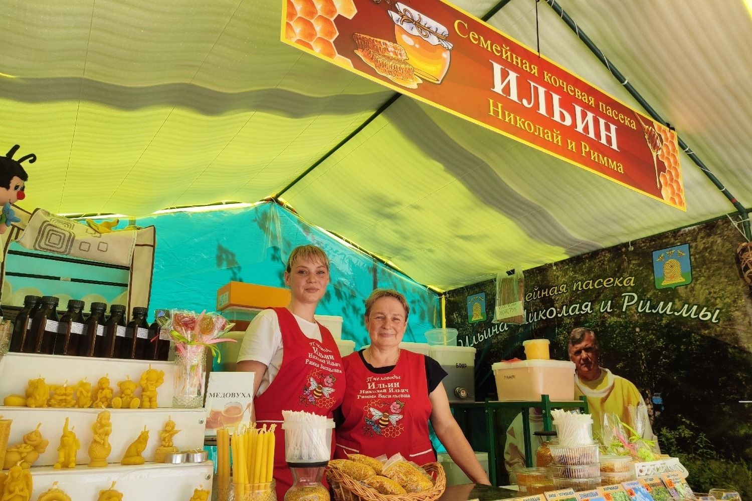 Дарья слева