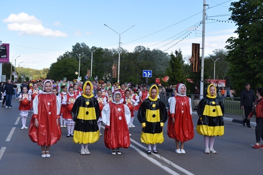 Фестиваль котовской неваляшки: шествие по центральным улицам города