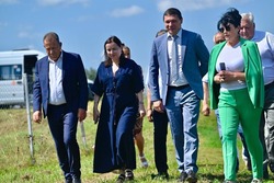 Опыт фермеров, парк «Патриот» и музыка Чайковского: губернатор Первышов побывал в Бондарском округе