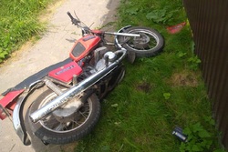 В Кирсанове 16-летний мотоциклист сбил женщину
