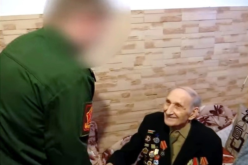 Демотиваторы 2017 свежие. 1941-1945. Стихи андрея шигина. Холоп иго. Наше дело правое победа будет за нами плакат.