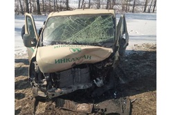 Под Тамбовом "Мазда" врезалась в инкассаторскую машину: пострадали четверо