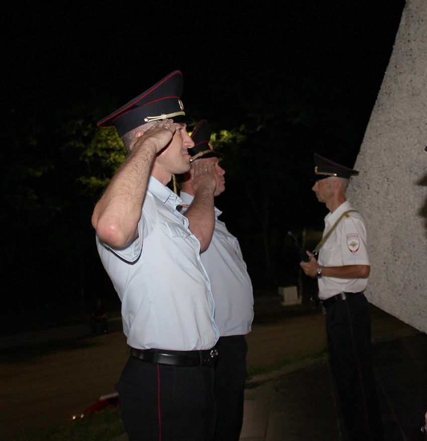 Полицейские — участники акции «Свеча памяти»