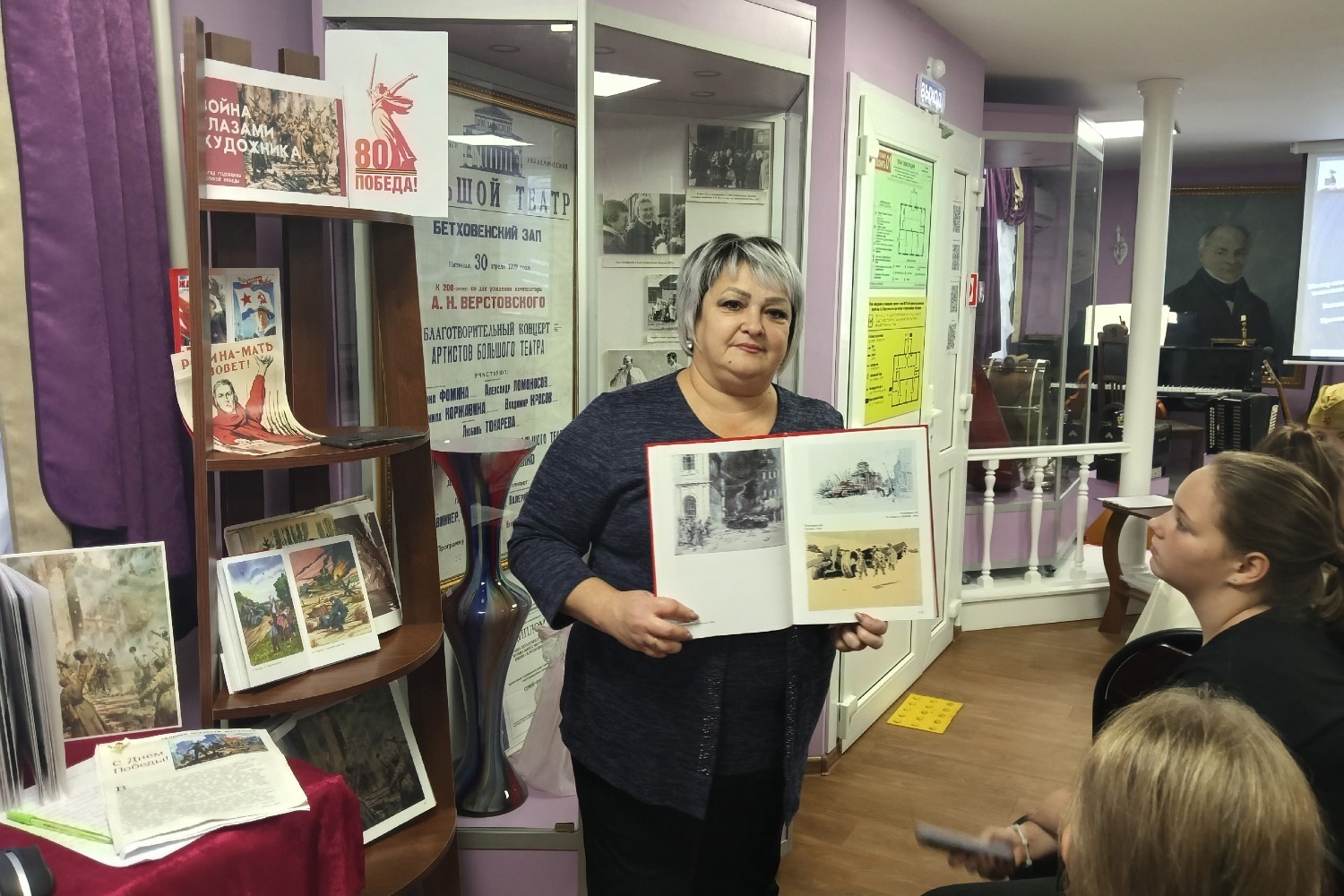 Библиотекарь Елена Крутских