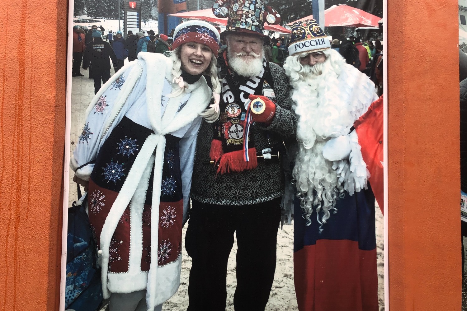 дедушка сосновка. дедушка сосновка. лыжные соревнования деда мороза. российский дед мороз. дед мороз в россии.