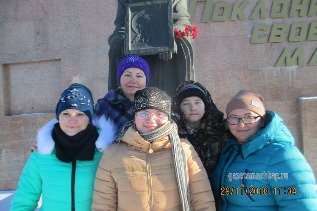 Дмитрий, Марина, Лидия, Екатерина с мамой Ириной Якутиной