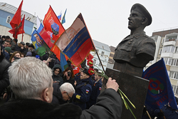 В Тамбовской области открыли памятник Герою России Александру Комягину