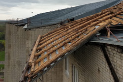 В Уварово ветер сорвал крышу с дома-интерната для престарелых и инвалидов