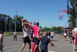 День физкультурника в Тамбове отметили игрой в уличный баскетбол
