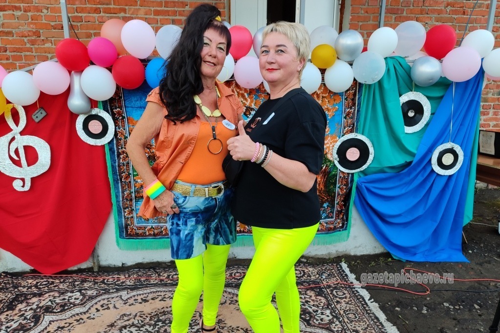 Участники вечера делали снимки в фотозоне