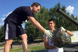 Тамбовские молодогвардейцы извлекли из танка в парке Победы 20 мешков с мусором