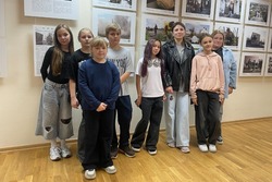 Юные рассказовские фотографы посетили выставку о Донбассе
