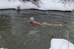 Жительница Рассказова проплыла в ледяной воде 725 метров
