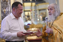 Максим Егоров вручил награду ровеснику Тамбовской области