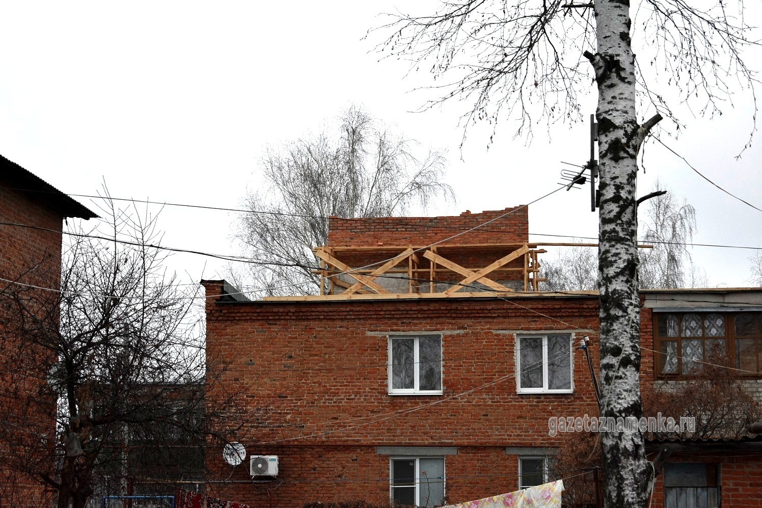 Крыша дома №22 по улице Королёва Знаменки