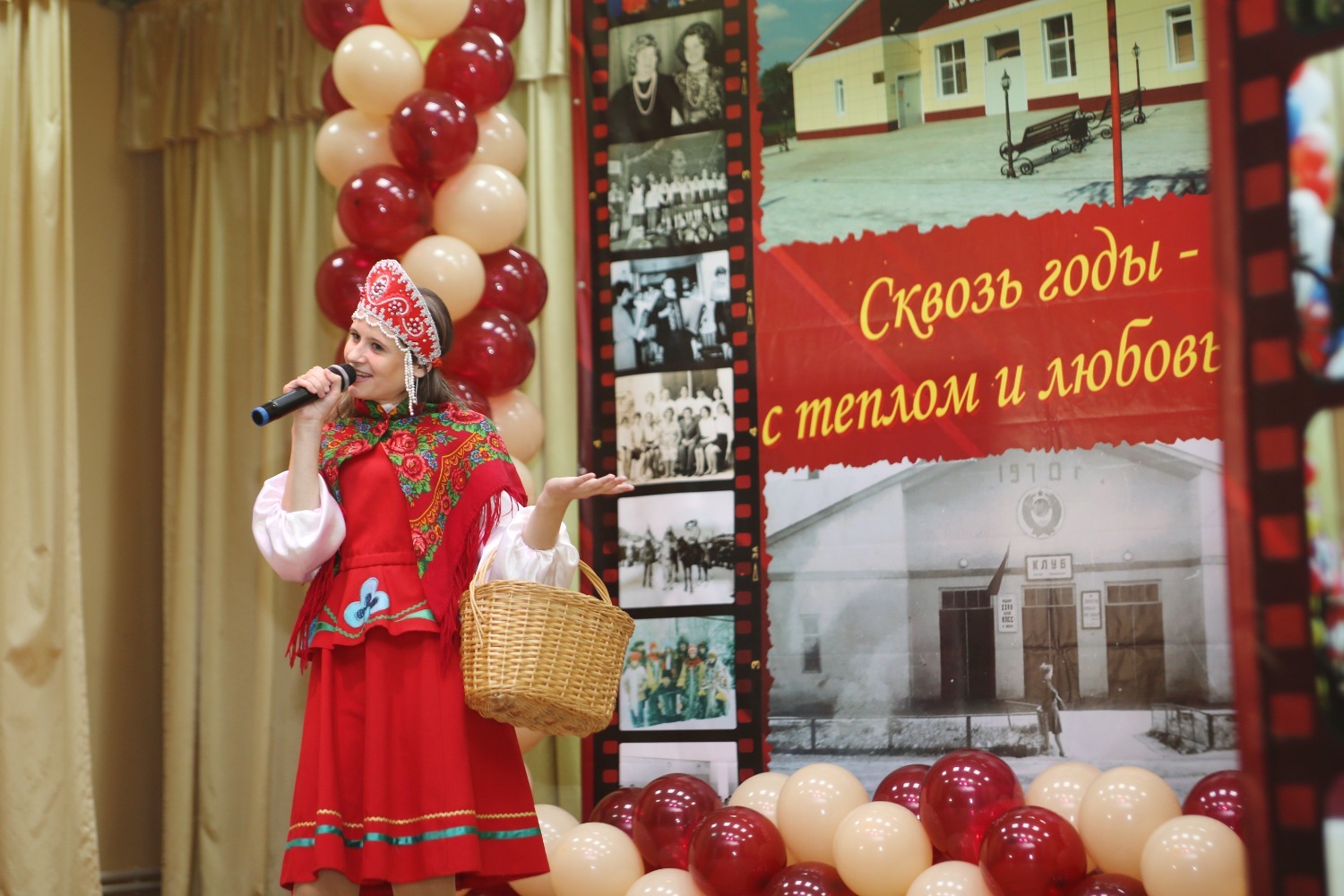 С песней на сцене Татьяна Пучкова