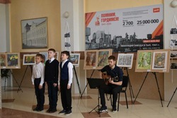 На железнодорожном вокзале Моршанска открылась красочная выставка   