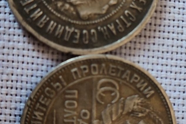 Старые серебряные монеты семьи Поповых