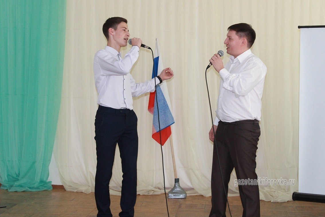 Даниил Каданцев и Сергей Патрин исполнили песню
