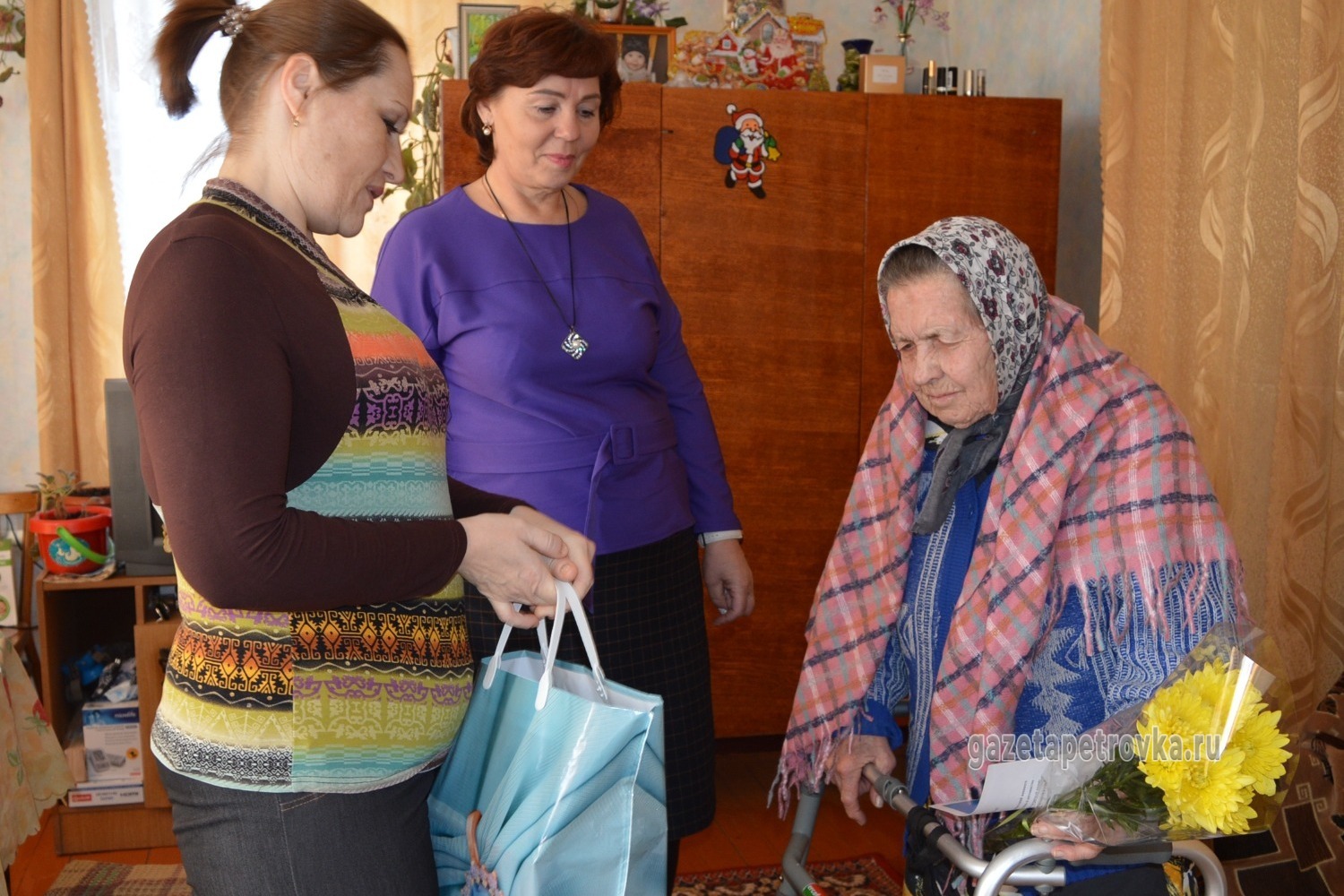 Анжела Зайцева поздравила от администрации Петровского сельсовета