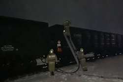 В Кирсанове на железнодорожной станции потушили тлевший состав с серой