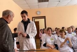 В Жердевском округе вручили ключи от квартиры молодому терапевту