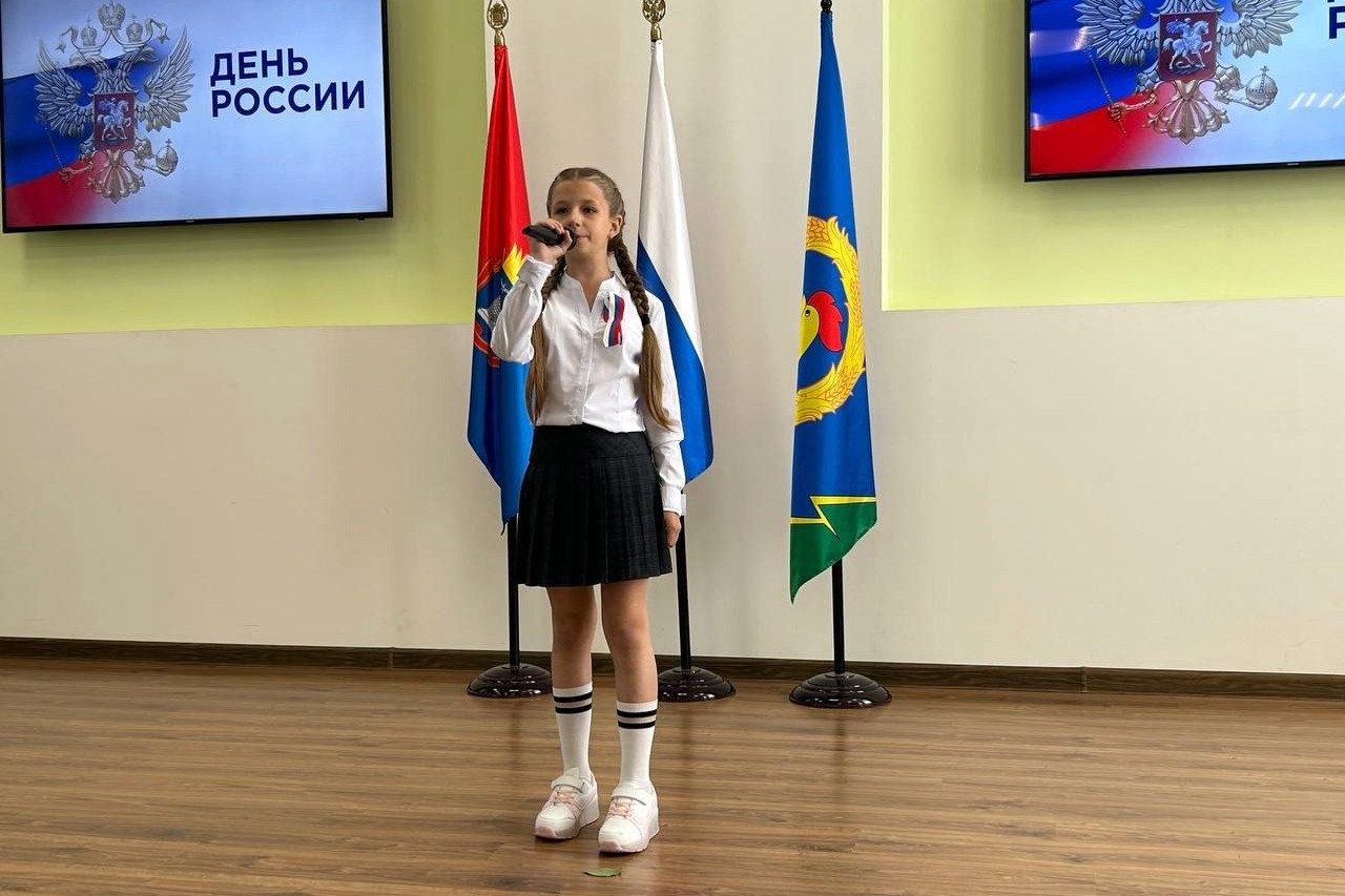 Свою песню участникам торжества подарила юная жительница Рассказовского округа
