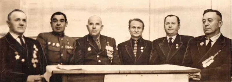 Сергей Николаев третий слева