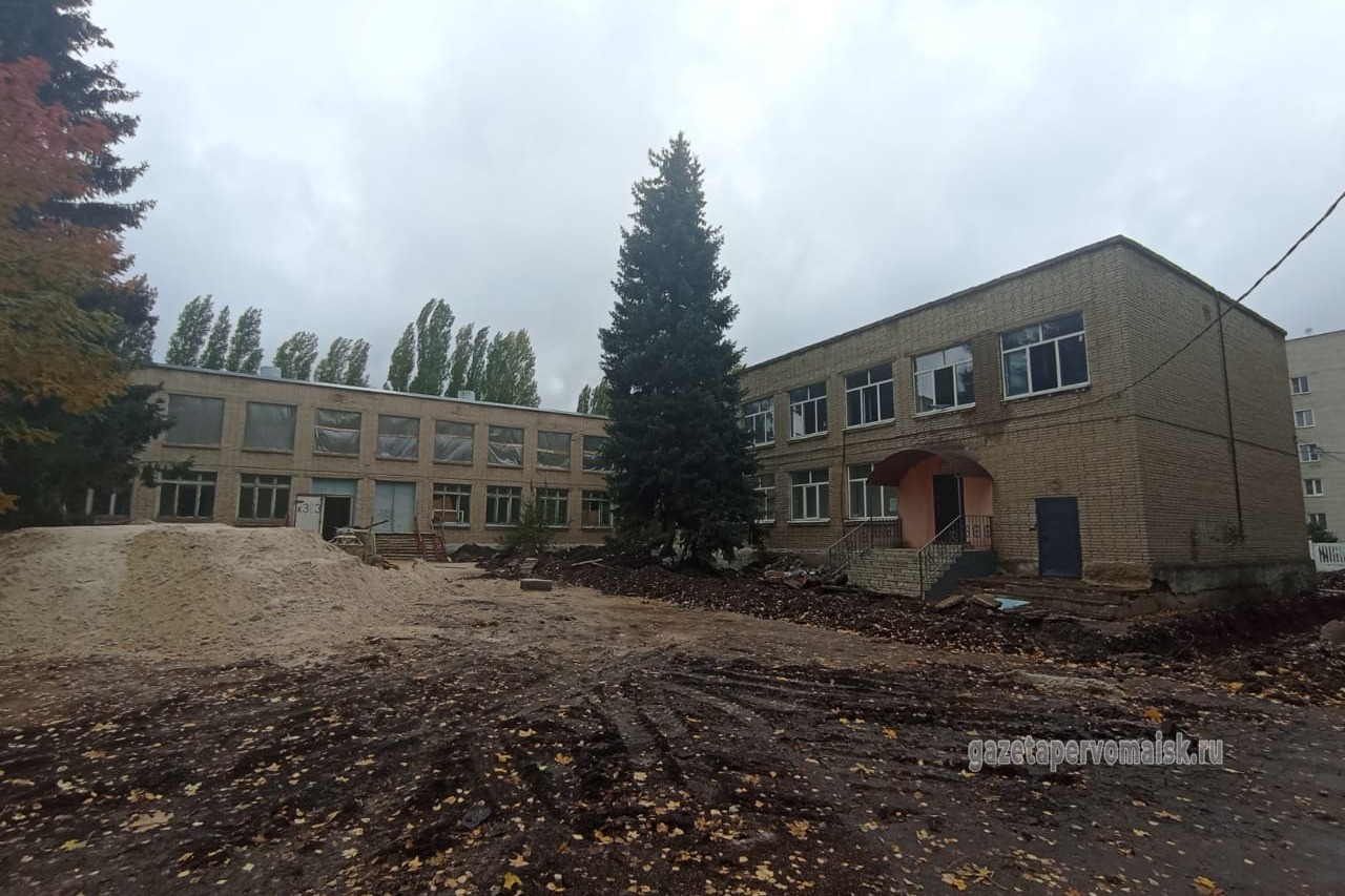Во втором корпусе Первомайской школы продолжается капитальный ремонт