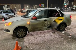 В Тамбове в ДТП с участием такси пострадали четверо, включая двоих детей