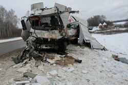 В Кирсановском районе водитель грузовика попал в ДТП из-за отлетевшего колеса