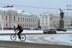 ГИБДД Тамбовской области напоминает водителям правила поведения на дороге в гололёд