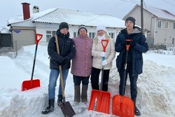 Тамбовские волонтёры штаба #МыВместе оказывают помощь одиноким пенсионерам