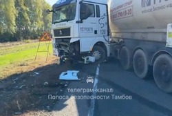 В Сампурском округе фура протаранила встречную «Шкоду»: водитель легковушки госпитализирован