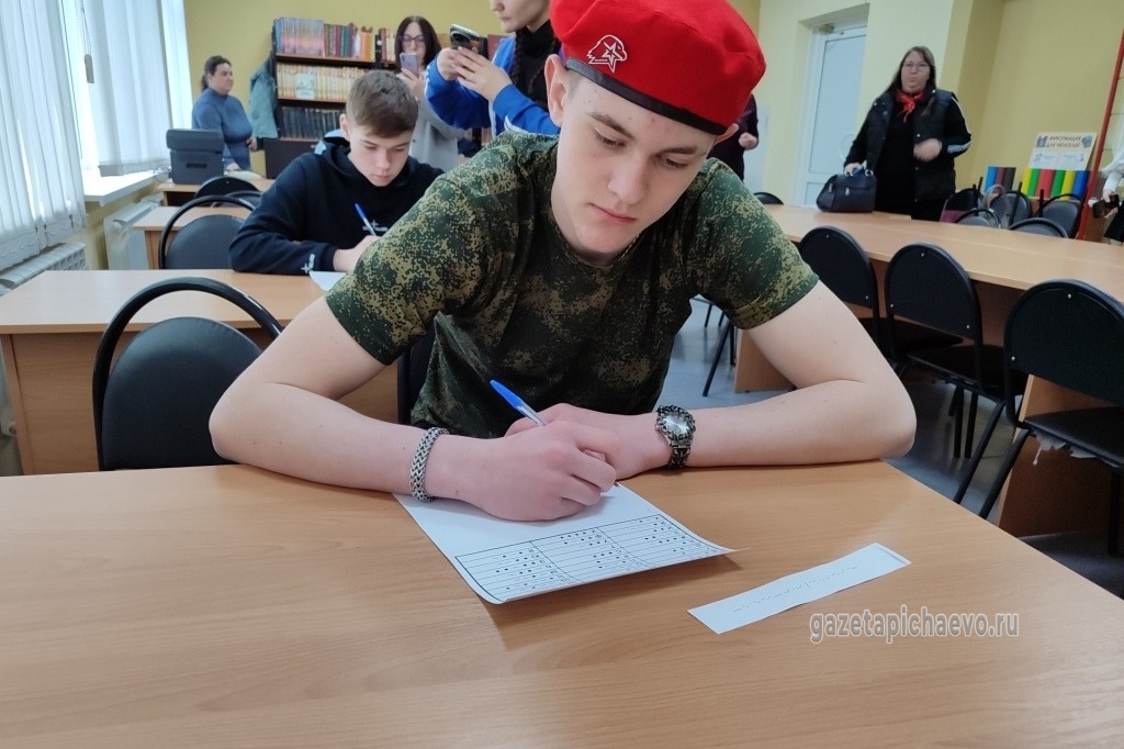 Связистам предложили восстановить зашифрованную надпись