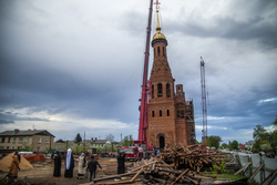 На Феофановский храм на западе Тамбова водрузили купол