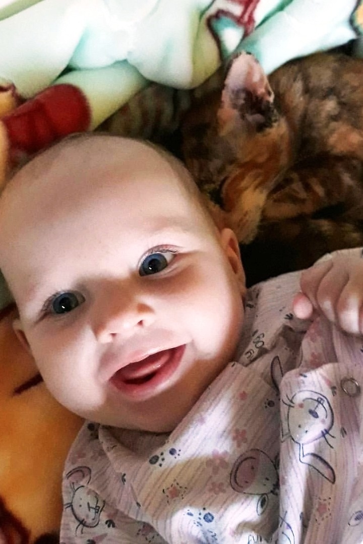 Маска любила запрыгивать в детскую кроватку