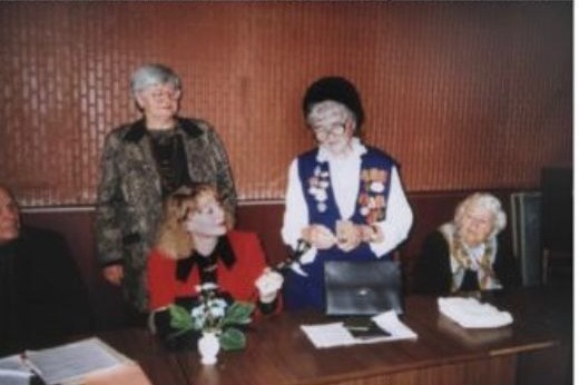 Прабабушка Анна Мочёнова (третья слева)