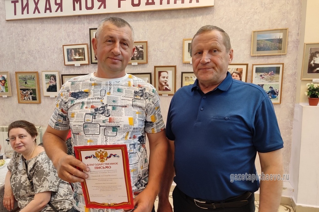 Виктор Лазутин поблагодарил Александра Никулкина за активное участие в благотворительной и общественной деятельности