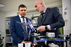 Врио главы Тамбовщины проинспектировал производство боевых квадрокоптеров