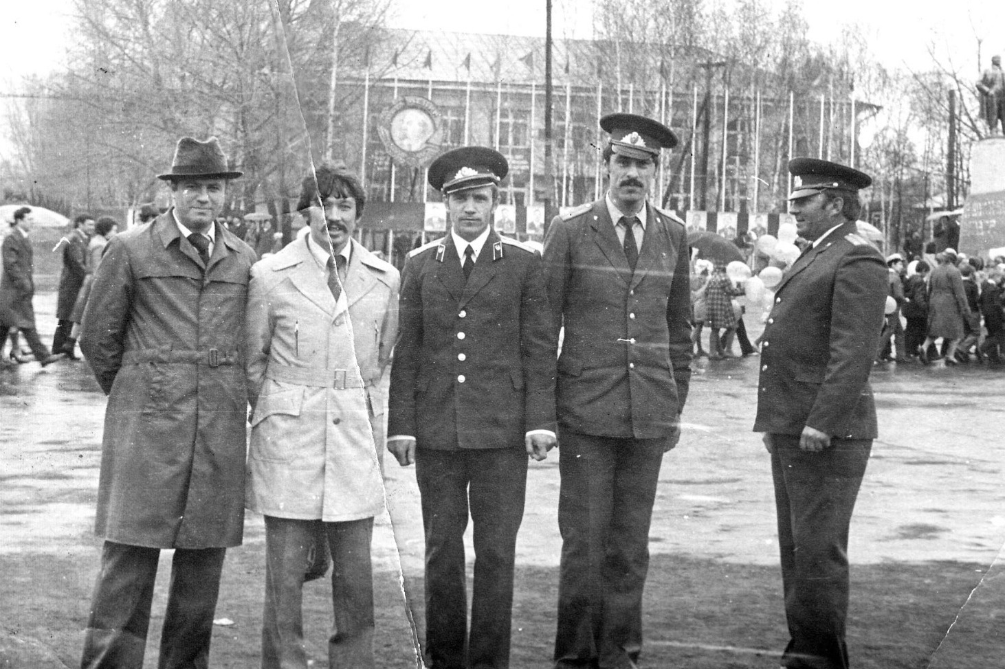 Сотрудники милиции на демонстрации в 1977 году