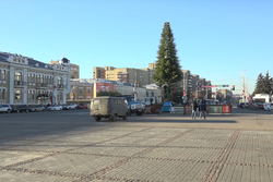 В Тамбове установили новогоднюю ёлку на площади Ленина