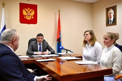 Центр для молодежи, капремонт, помощь участнику СВО: Евгений Первышов провел прием граждан 