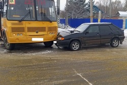 В посёлке Первомайский в ДТП со школьным автобусом пострадал ребёнок