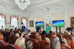 Талантливым тамбовским школьникам и студентам вручили именные стипендии