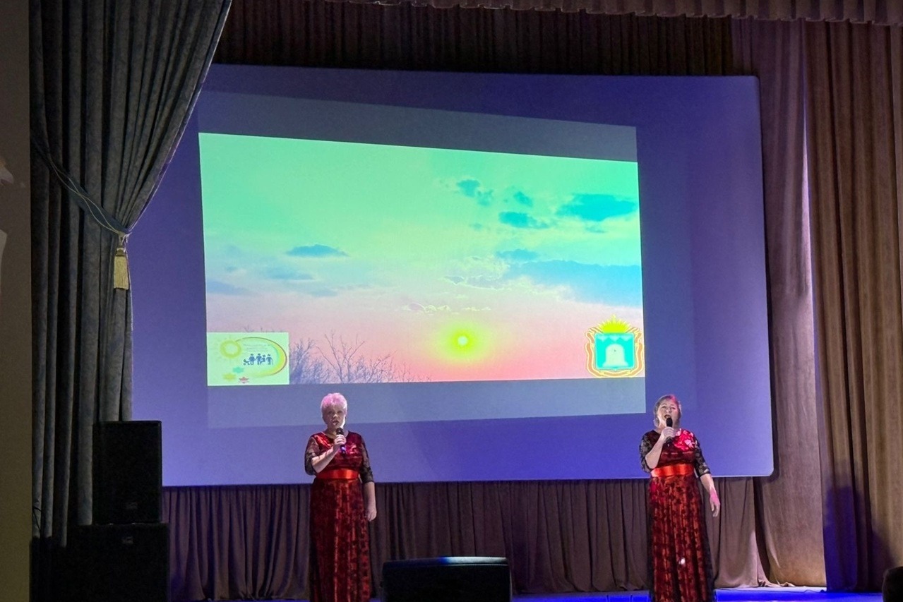 Выступают Лариса Лукина и Ирина Климова