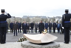 Тамбовский губернатор Александр Никитин в Люксембурге возложил цветы к Монументу солидарности