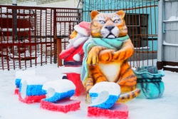 Тамбовские заключённые вылепили из снега огромных тигров